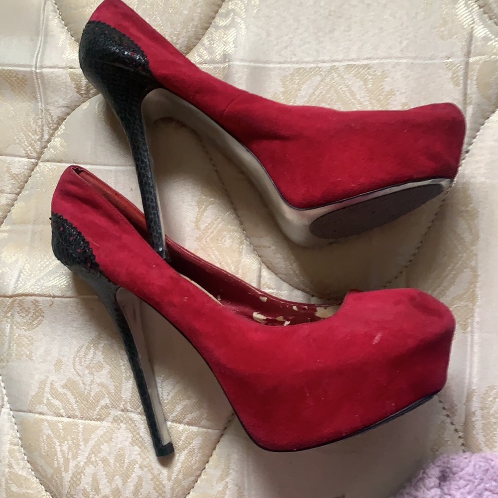 Red heels - Picture 3 of 10